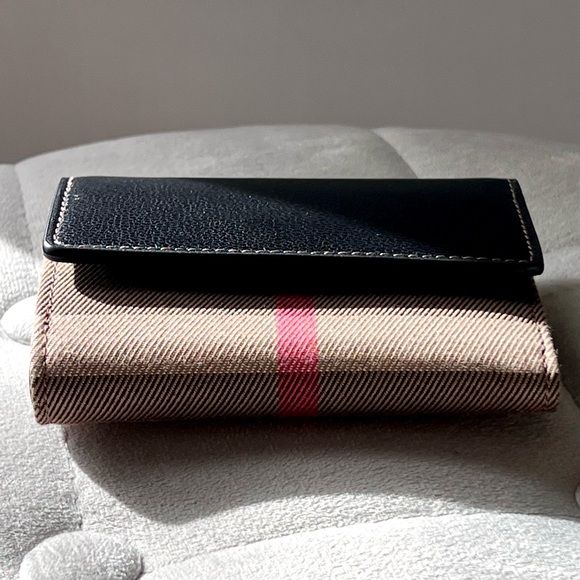 Burberry Check Trifold Wallet in Black - Picture 4 of 11